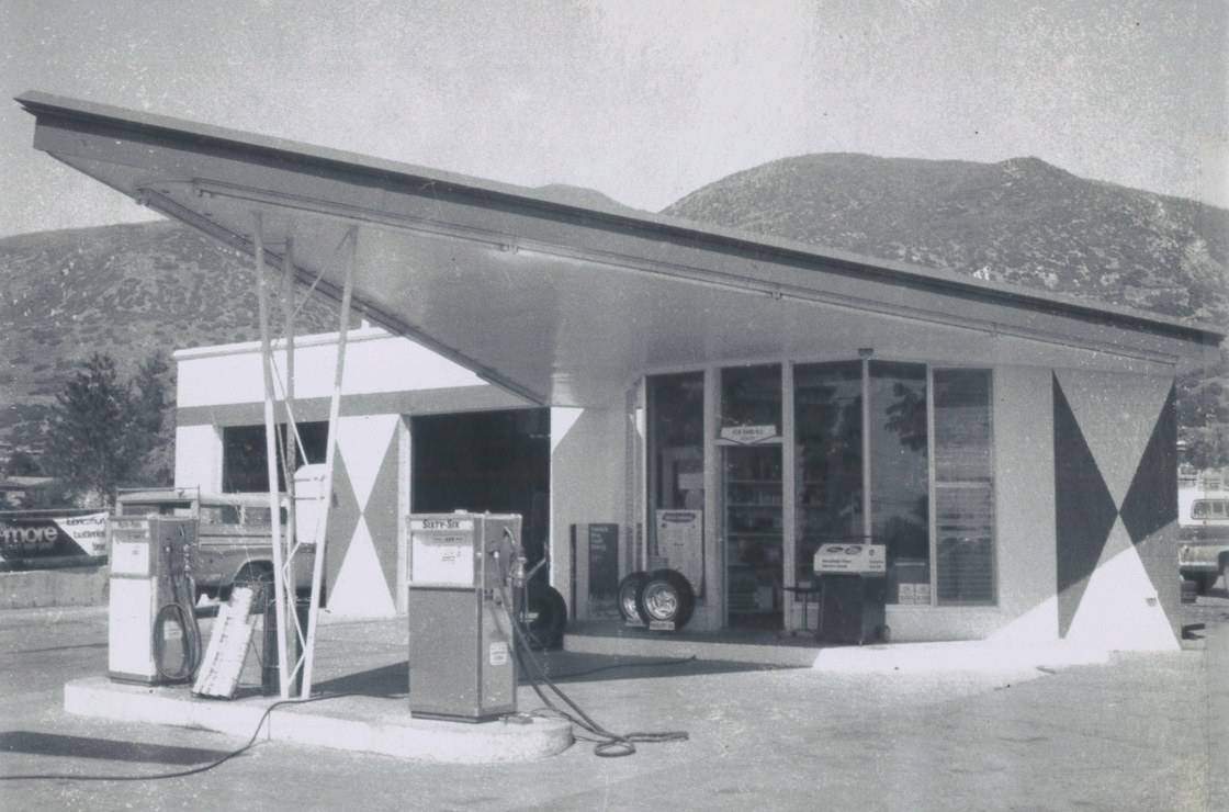Black-and-white photo of Ron's Phillips 66 Service Station in Centerville around 1974, showing its angled canopy and diamond paint scheme.
